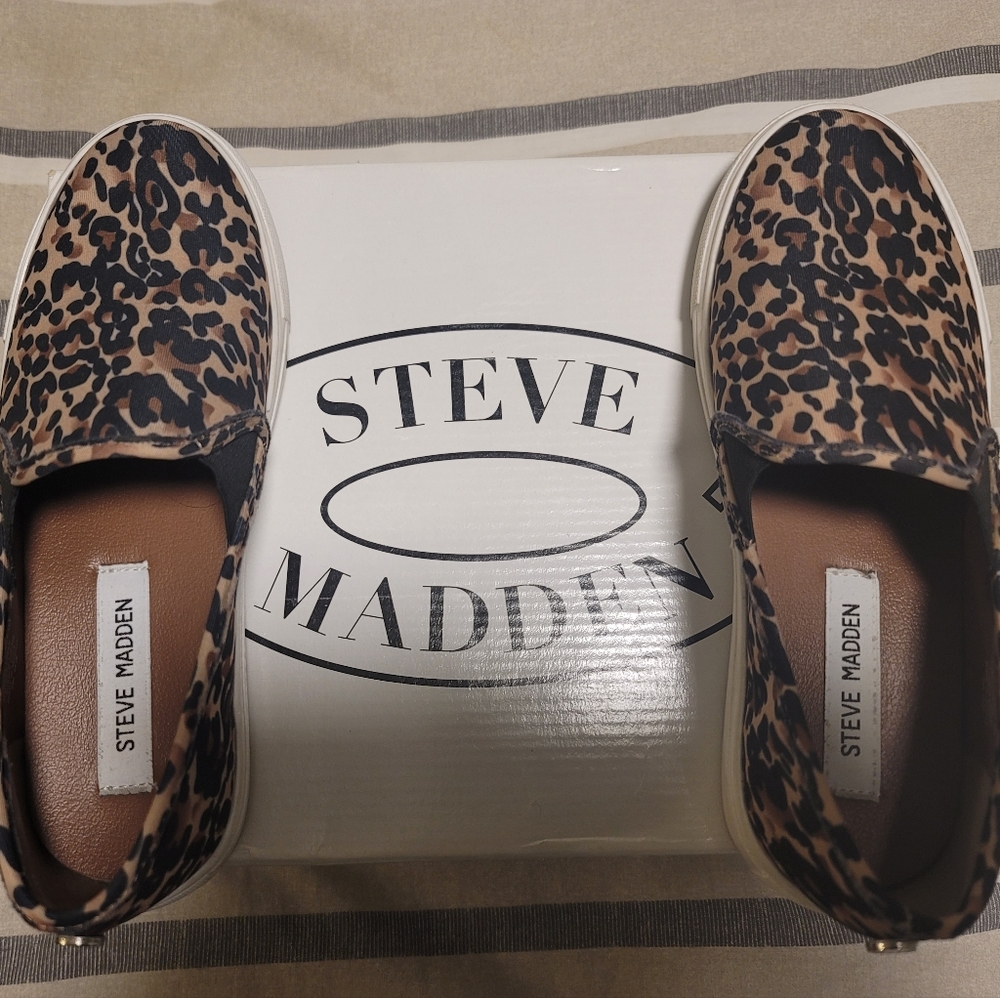 Women's Steve Madden leopard slip ons sz 6.5